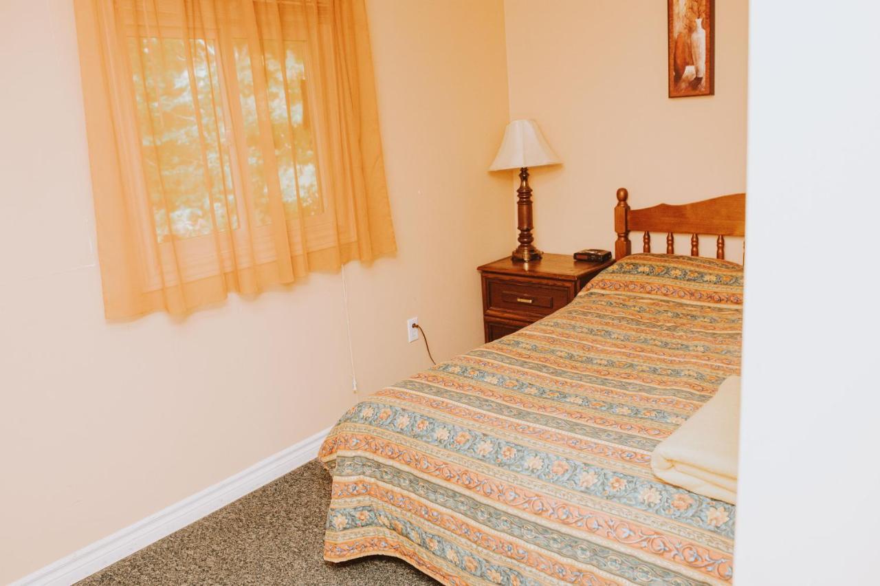 Lang Lake Resort Espanola Esterno foto