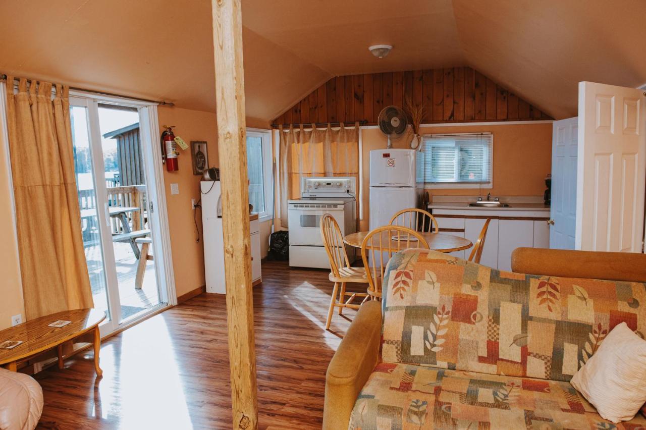 Lang Lake Resort Espanola Esterno foto
