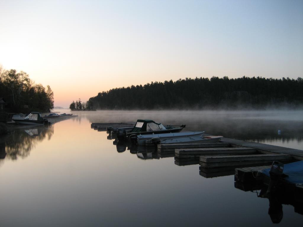 Lang Lake Resort Espanola Esterno foto